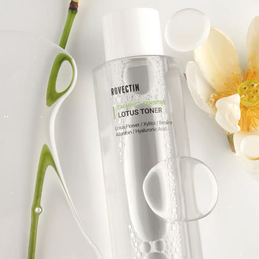 Lightweight lotus flower toner absorbs quickly without stickiness